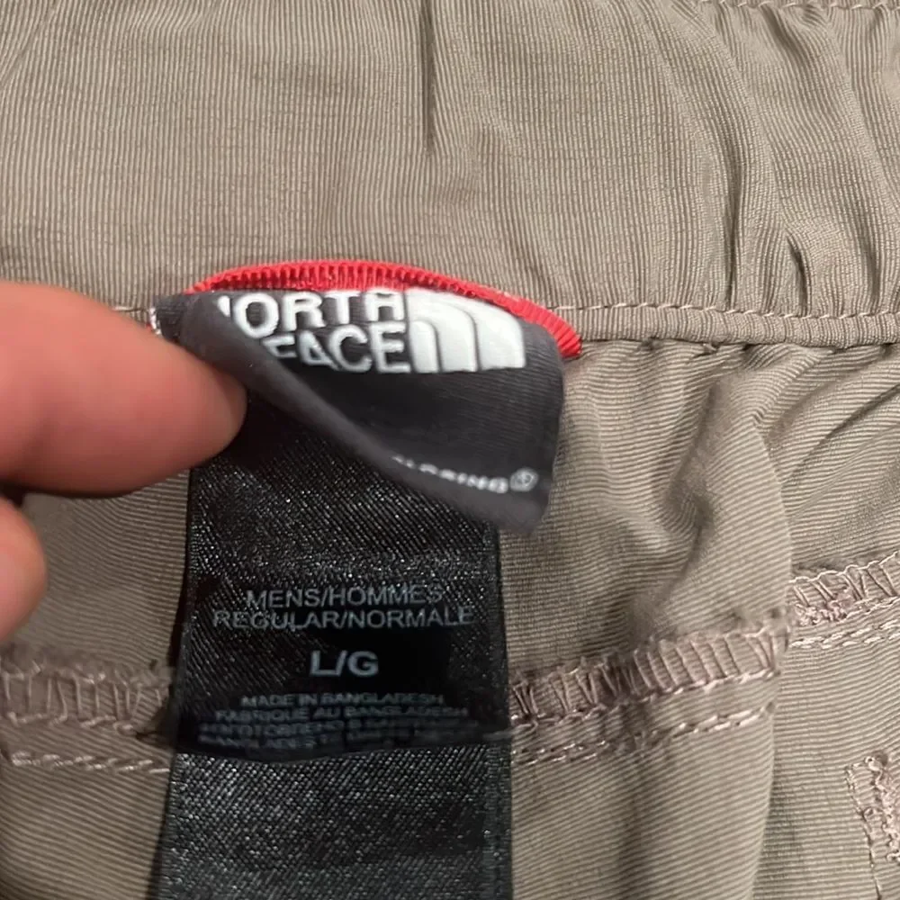 The North Face cargo shorts size L in EUC perfect‎ for hiking outdoor activity’s